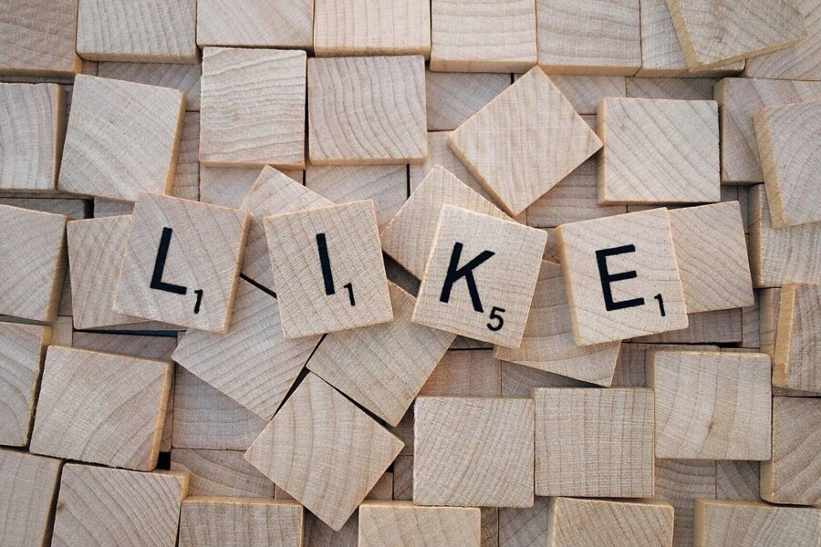 Od czego zależy ile kosztuje reklama sponsorowana na Facebooku?